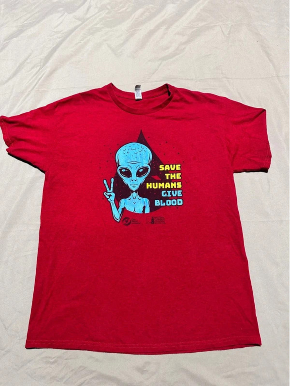 National Cowboy Museum Alien T-Shirt Red Save The Humans Give Blood Size L (C10)